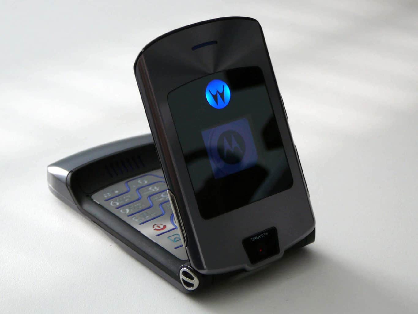 Motorola razr, flip phone 
