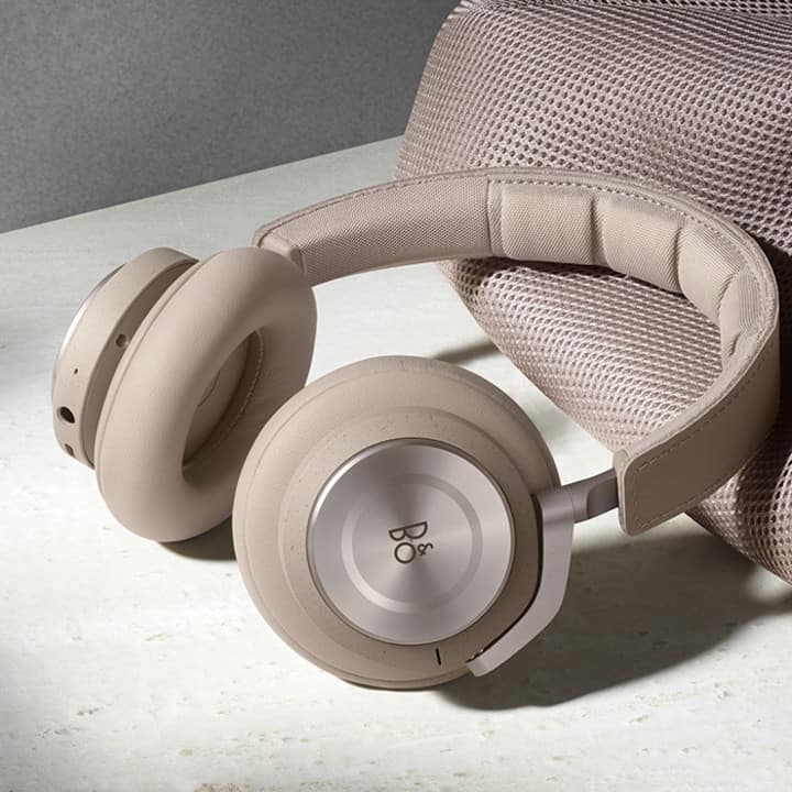 The new Beoplay H9i in Clay colour
