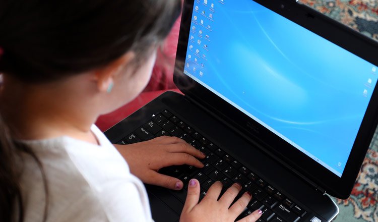 Signs Your Child May Be The Victim Of Cyberbullying2