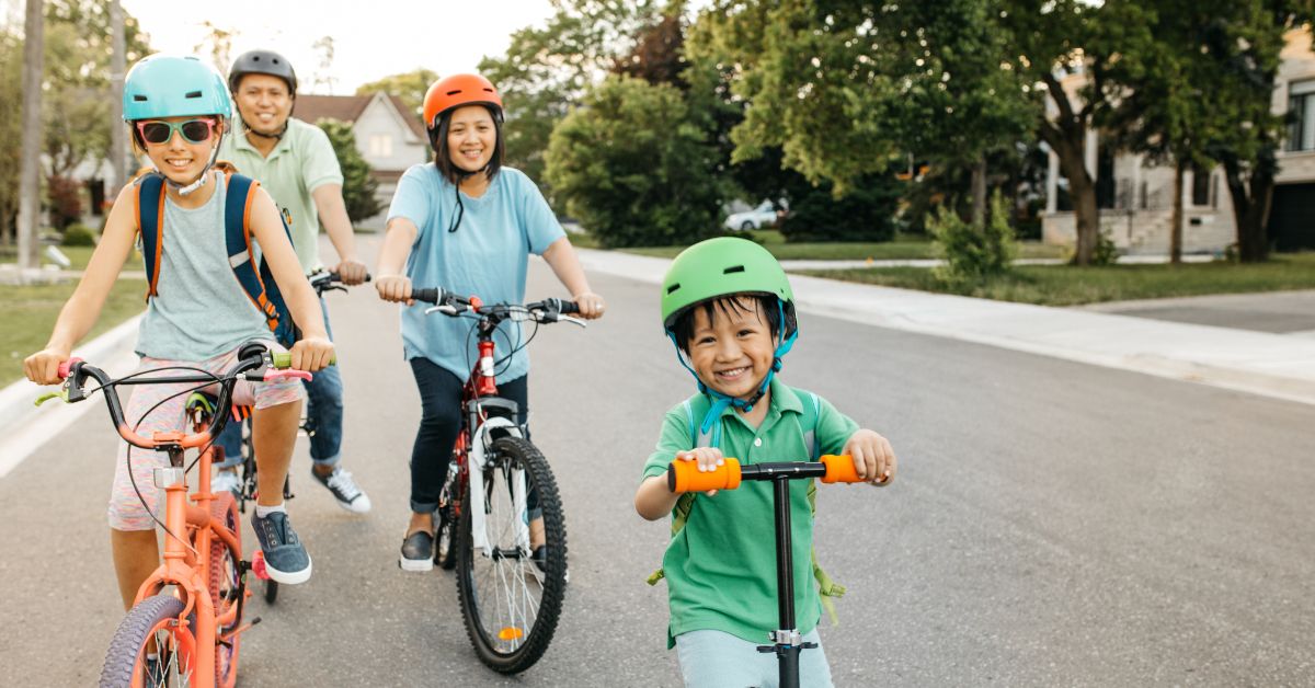 Kids on bicycles bike Fitbit healthy