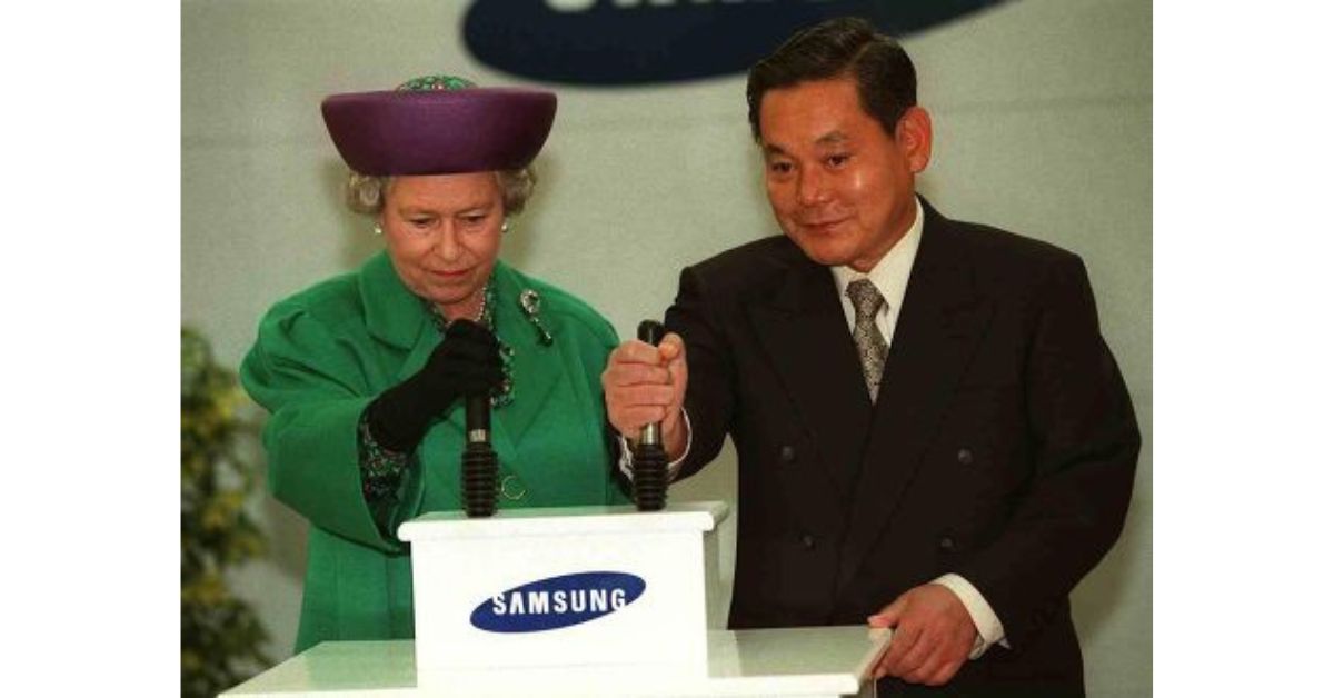 Her Majesty The Queen with then Samsung Chairman Lee in 1995