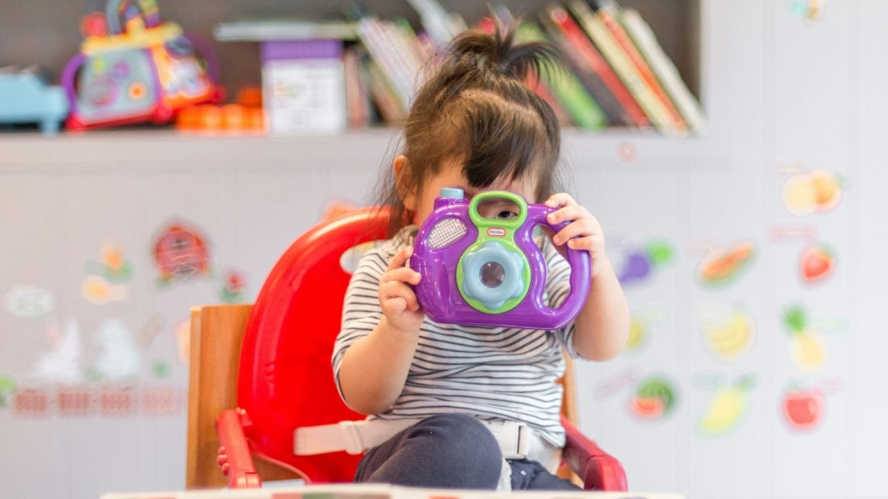 This Battery Will Turn Your Kids’ Saliva Blue If They Swallow It!