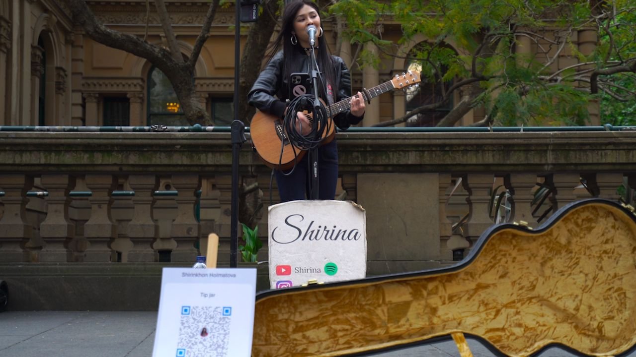 How Buskers Are Surviving a Cashless Society And The Cost of Living Crisis