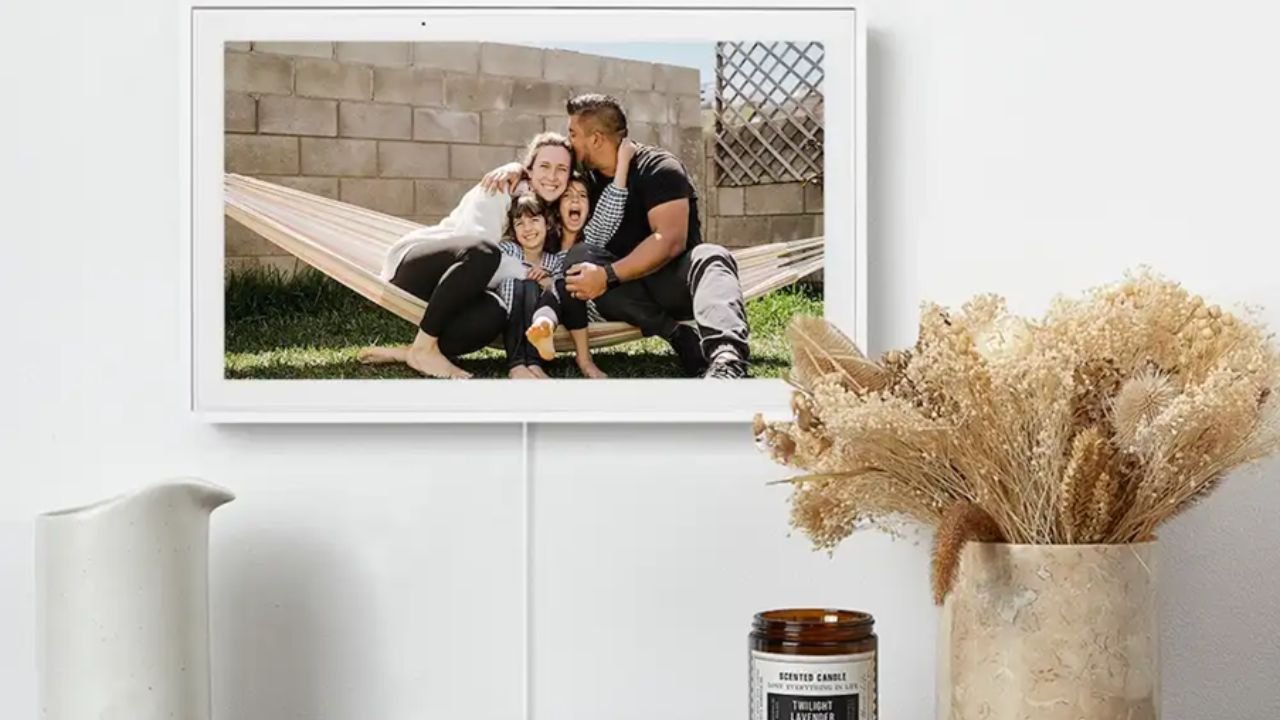 Skylight Calendar and Digital Photo Frame: A Stylish Way to Stay Connected
