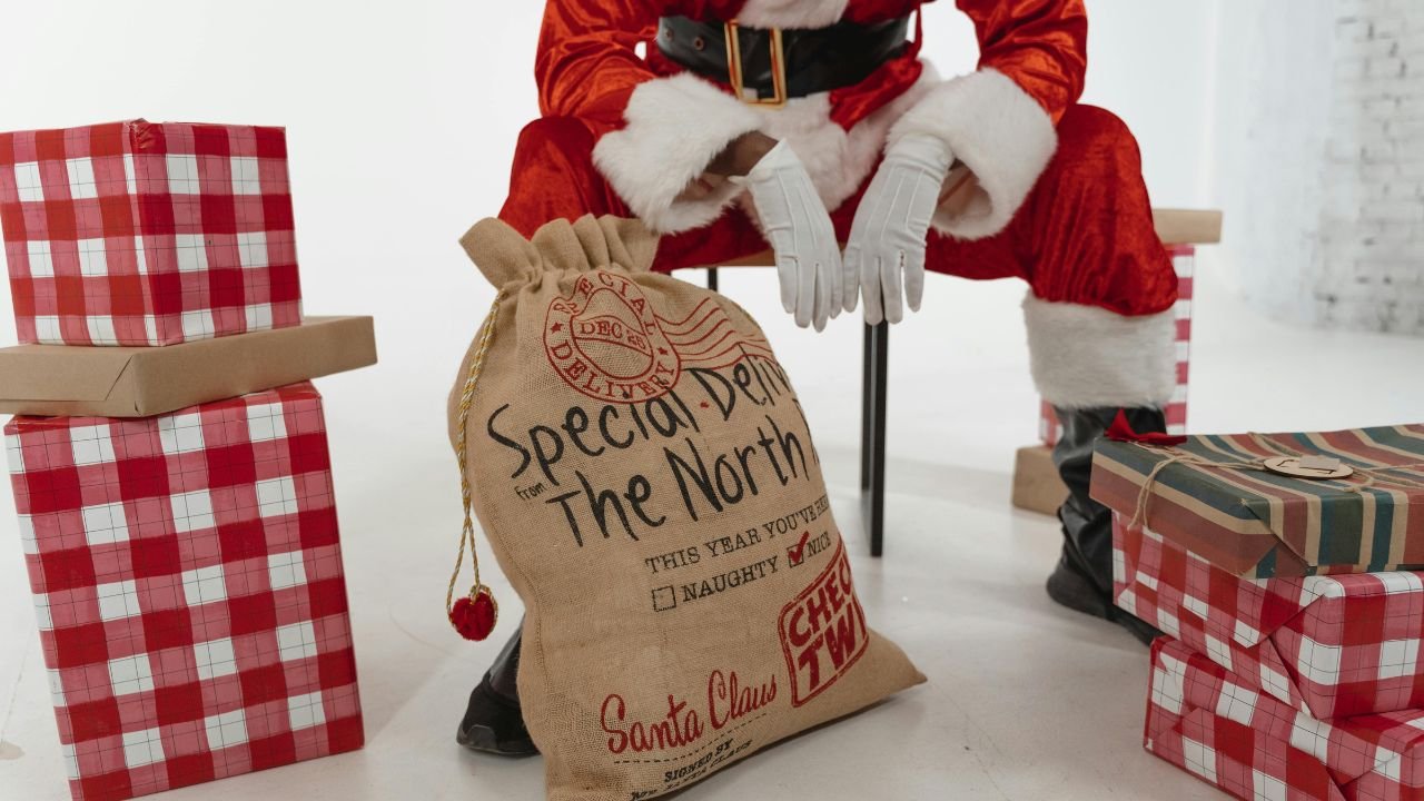 Kris Kringle Goes Online! The Best Secret Santa Apps to Download This Christmas