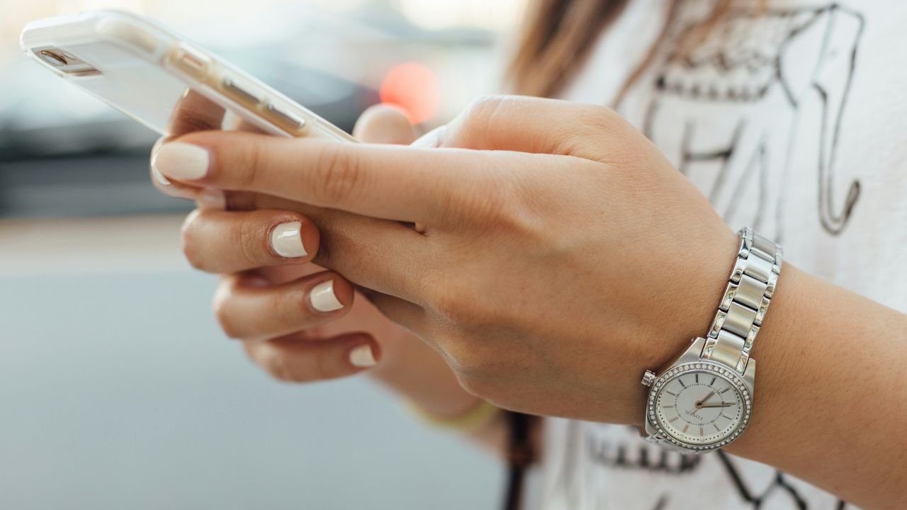 Six Tips to Avoid The “Hi Mum Scam” These School Holidays