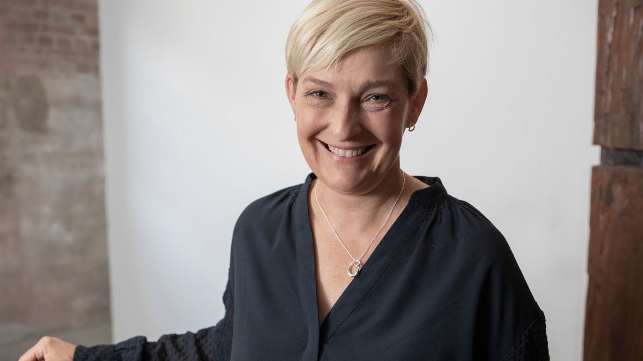 From Employee to Founder: Why More Women are Ditching Corporate Jobs for Solo Work 