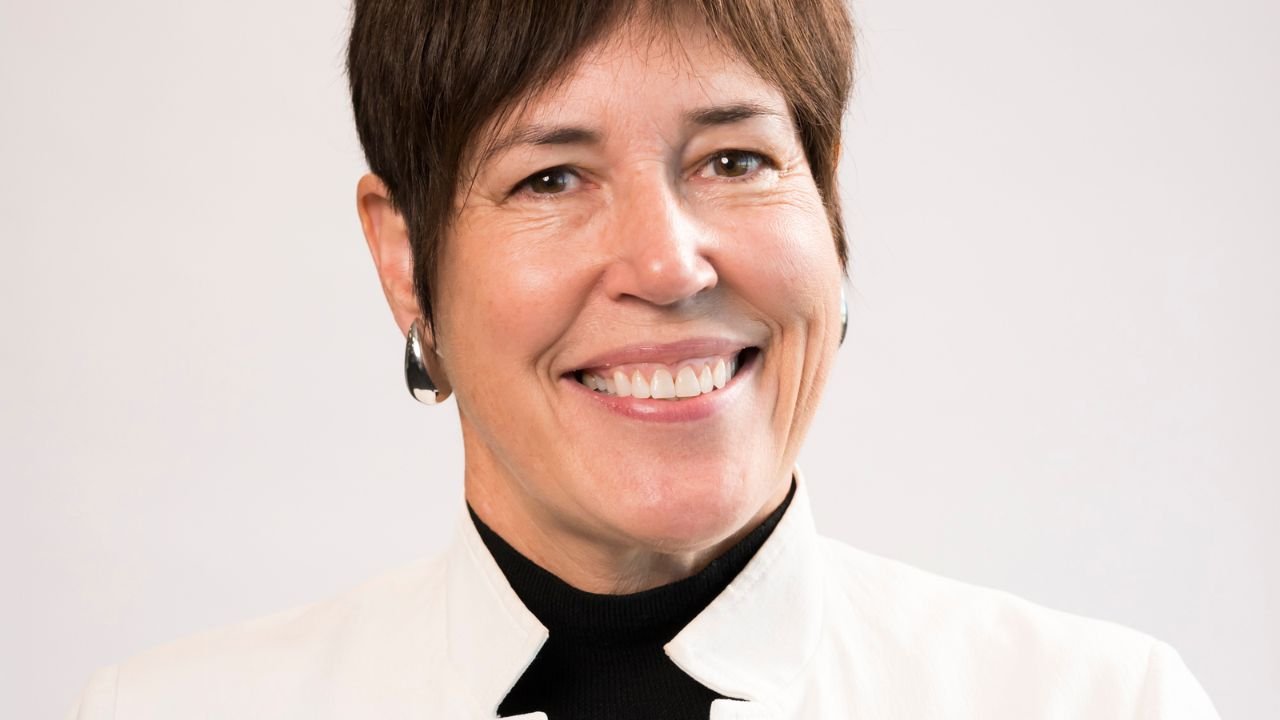 Dr Natalie Thorne What is genomics