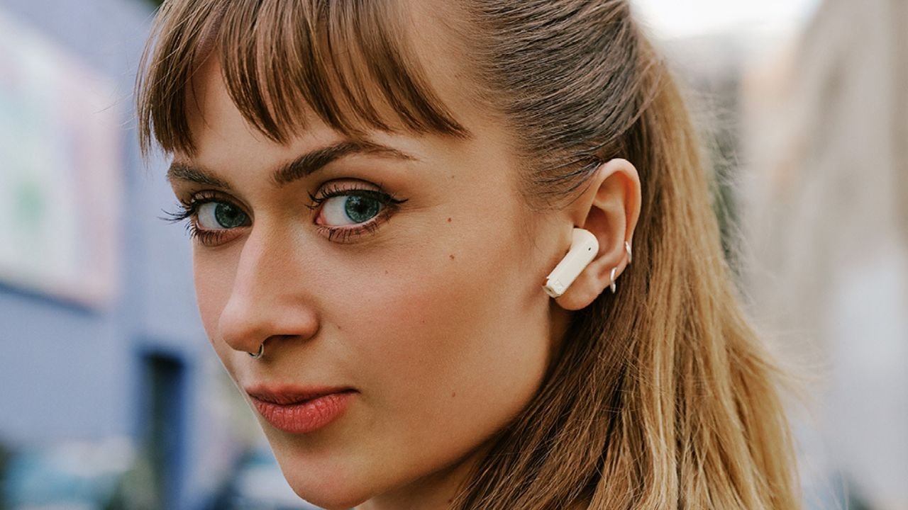 Crystal Clear Sound, Without Losing Sense of Your Surrounds … What is This Sorcery?