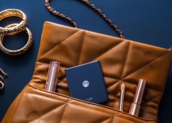 Motorola Launched Two New Smartphones … And We’re Flipping Out (Literally)