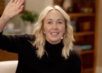 She’s Unstoppable: Sage Robbins on Love, Presence, and the Power of Choosing a Kinder Way