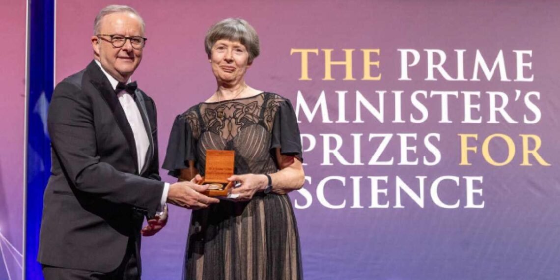 Prime Minister Anthony Albanese and Distinguished Professor Lidia Morawska