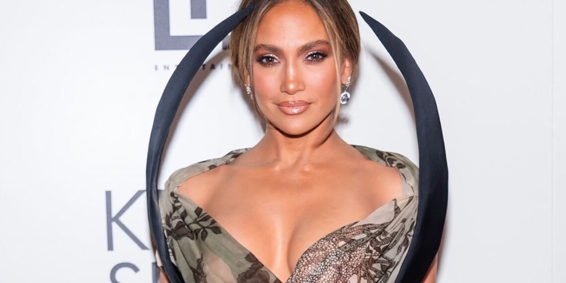 Hydrafacial Syndeo Jennifer Lopez JLo Facial