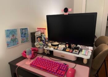 The Razer Kiyo V2 Actually Like? Spoiler I love it AND bonus points as it comes in pink too!