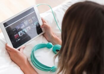 Spotify video controls