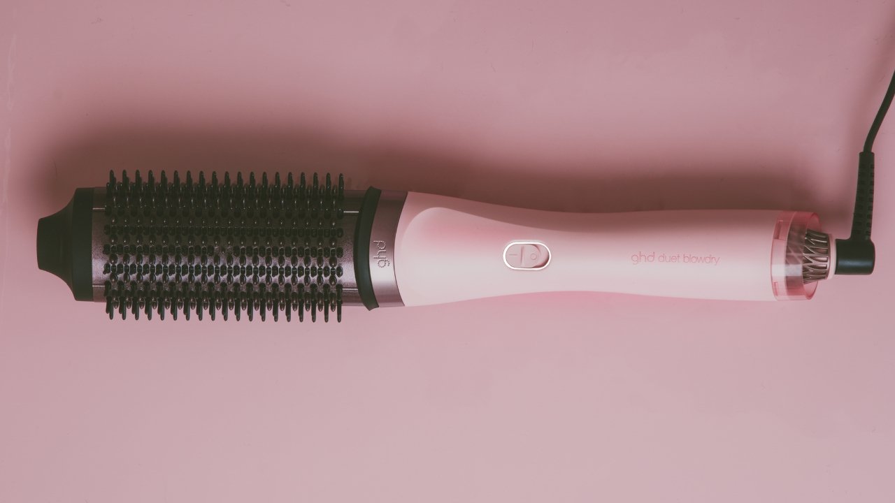 GHD Duet Blowdry is a 2-in-1 wet-to-blowdry styler